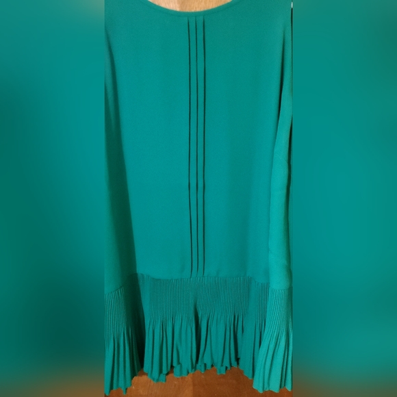 Size 22/24 Kelly Green Sleevless Blouse - Picture 3 of 5